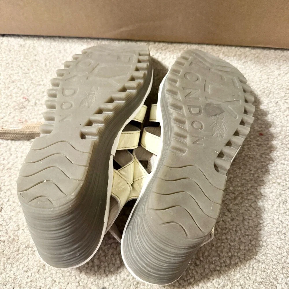 Fly London YAZ Platform Wedge Sandals Womens 39 8 Cream Lace Up Leather